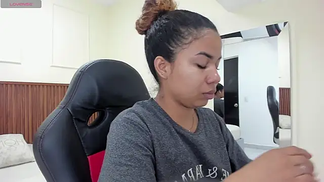 MELINAMARTINS online show from 5, 11, 2025