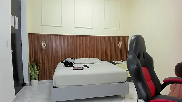 MELINAMARTINS online show from 23, 9, 2025