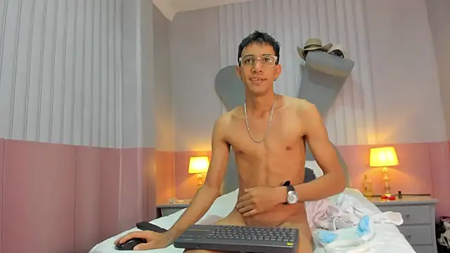 Snapshot of sweet_boy_sweet06 chatting on 10, 3, 2025 sweet boy sweet06 online show from 10, 3, 2025