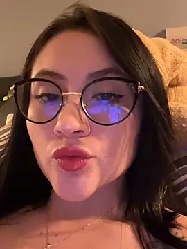 ValentinaOrtiz3 online show from 8, 4, 2026