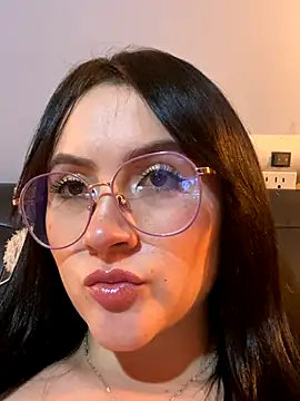 ValentinaOrtiz3 online show from 18, 10, 2025