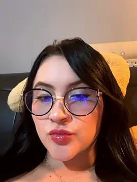 ValentinaOrtiz3 online show from 19, 1, 2026