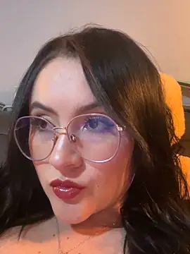 ValentinaOrtiz3 online show from 28, 11, 2025