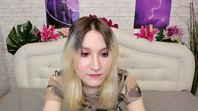 RobinkHelless online show from 5, 3, 2025