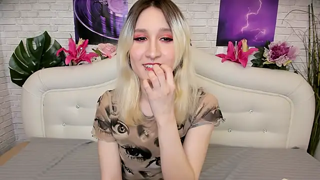 RobinkHelless online show from 5, 3, 2025