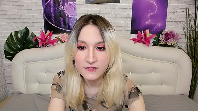 RobinkHelless online show from 5, 3, 2025