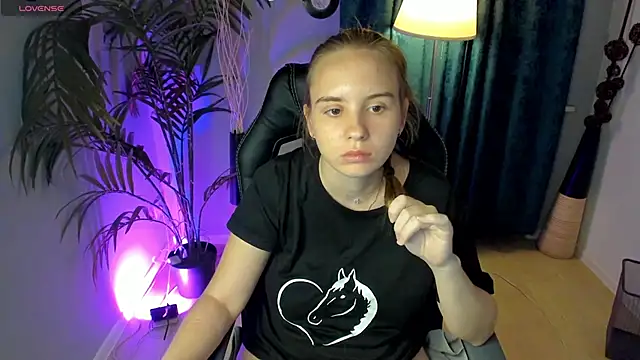 Lika 0ne online show from 4, 10, 2025