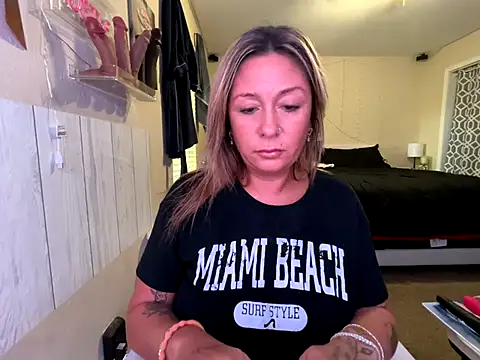 bossyroxy84 online show from 23, 9, 2025