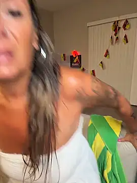 bossyroxy84 online show from 28, 6, 2026