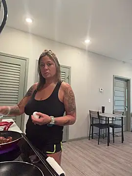 bossyroxy84 online show from 27, 3, 2026