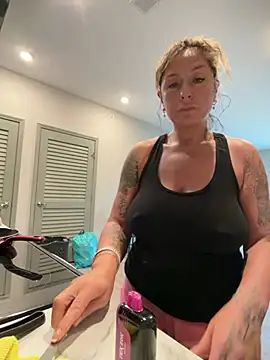 bossyroxy84 online show from 12, 4, 2026