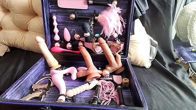 Chanel Noire online show from 4, 3, 2025