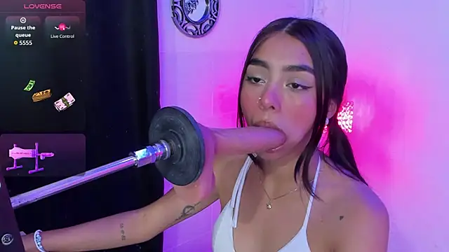 lanna brunette online show from 17, 11, 2025