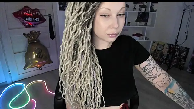 Snapshot of HoneySallyMoore chatting on 29, 5, 2026 HoneySallyMoore online show from 29, 5, 2026