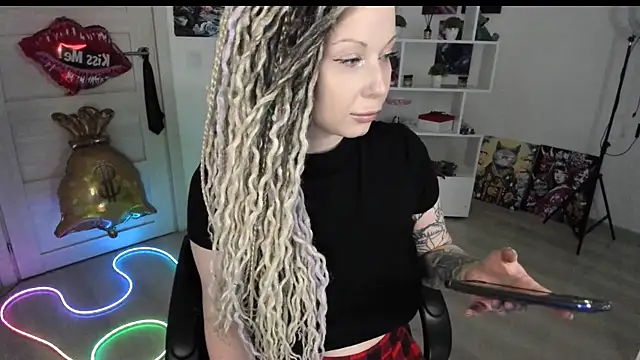 Snapshot of HoneySallyMoore chatting on 14, 5, 2026 HoneySallyMoore online show from 14, 5, 2026
