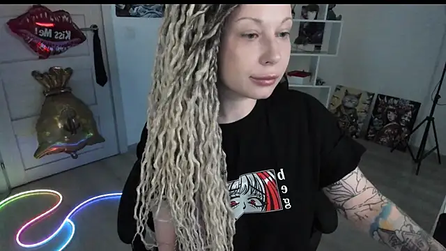 Snapshot of HoneySallyMoore chatting on 21, 6, 2026 HoneySallyMoore online show from 21, 6, 2026