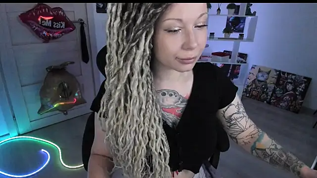 Snapshot of HoneySallyMoore chatting on 27, 7, 2026 HoneySallyMoore online show from 27, 7, 2026