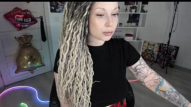 Snapshot of HoneySallyMoore chatting on 1, 5, 2026 HoneySallyMoore online show from 1, 5, 2026