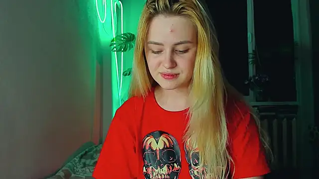 Alexa Pirs online show from 6, 3, 2025