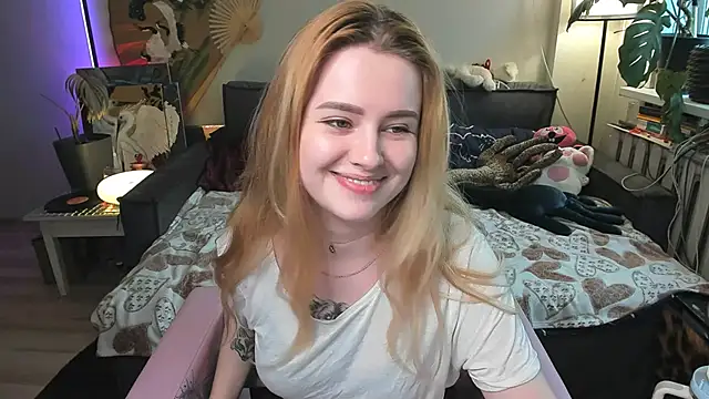 Alexa Pirs online show from 25, 4, 2026