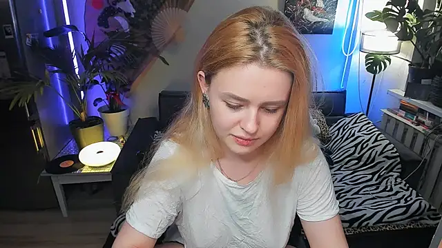 Alexa Pirs online show from 4, 12, 2025