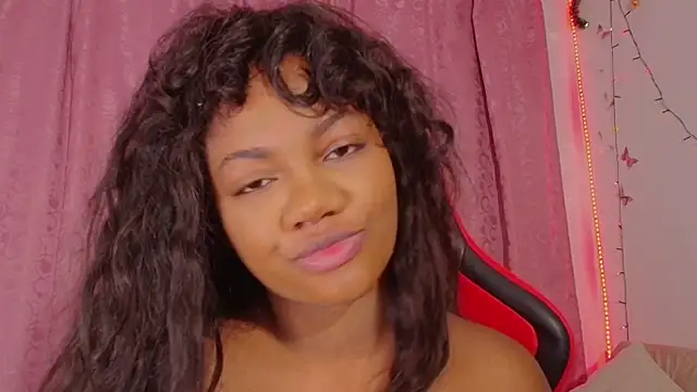 Snapshot of Daphnewalker__ chatting on 17, 12, 2025 Daphnewalker online show from 17, 12, 2025