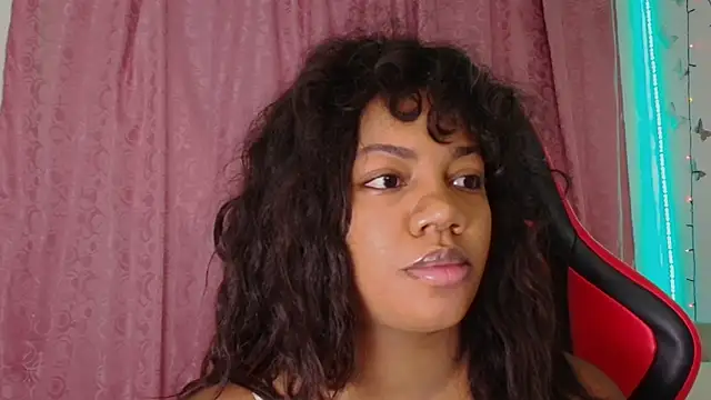 Snapshot of Daphnewalker__ chatting on 16, 12, 2025 Daphnewalker online show from 16, 12, 2025