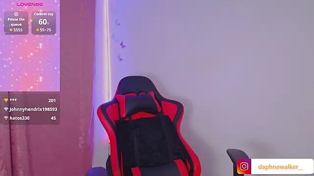 Daphnewalker   online show from 15, 9, 2025