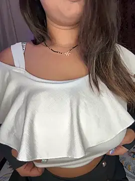 Snapshot of WifyHubby_38 chatting on 11, 2, 2026 WifyHubby 38 online show from 11, 2, 2026