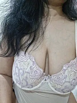 Snapshot of Jassi_Does chatting on 7, 6, 2026 Jassi Does online show from 7, 6, 2026