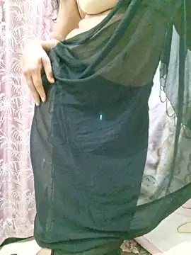 Snapshot of Jassi_Does chatting on 25, 6, 2026 Jassi Does online show from 25, 6, 2026