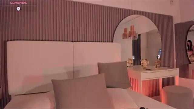 Giselle royy online show from 5, 10, 2025