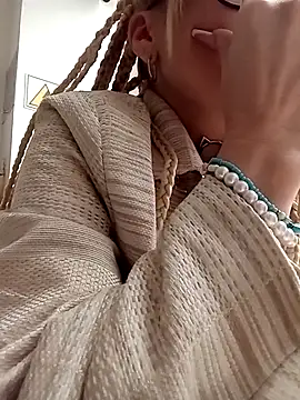 CandieGilson   online show from 2, 12, 2025