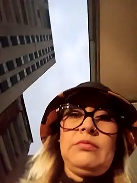 Snapshot of CandieGilson__ chatting on 18, 11, 2025 CandieGilson online show from 18, 11, 2025