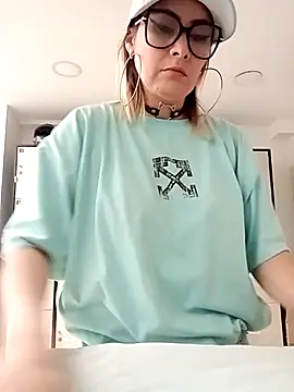 Snapshot of CandieGilson__ chatting on 13, 10, 2025 CandieGilson online show from 13, 10, 2025