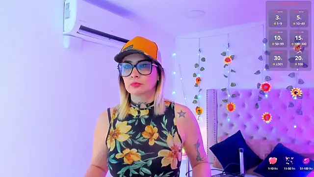 Snapshot of CandieGilson__ chatting on 6, 10, 2025 CandieGilson online show from 6, 10, 2025