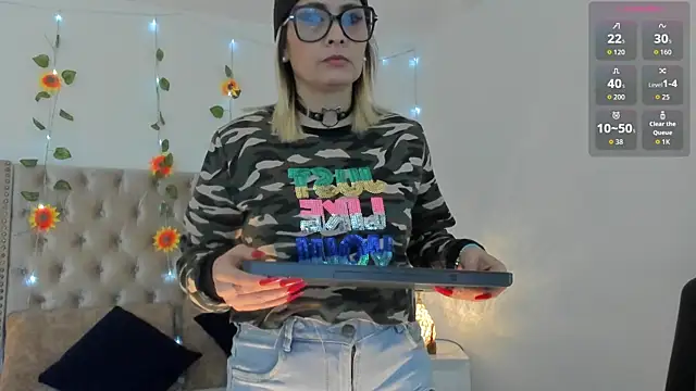 Snapshot of CandieGilson__ chatting on 5, 10, 2025 CandieGilson online show from 5, 10, 2025