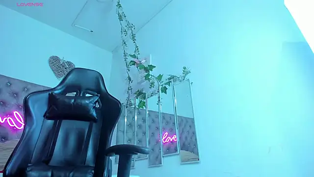 Naomii Viper online show from 20, 9, 2025