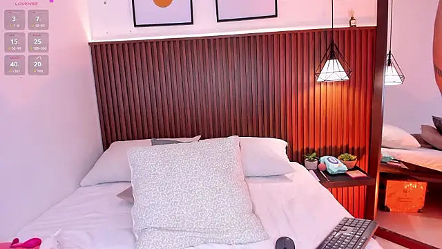 Snapshot of julietaevanns chatting on 3, 2, 2026 julietaevanns online show from 3, 2, 2026