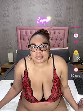 Snapshot of VixenRoyaleX chatting on 3, 7, 2026 VixenRoyaleX online show from 3, 7, 2026