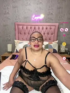 Snapshot of VixenRoyaleX chatting on 17, 7, 2026 VixenRoyaleX online show from 17, 7, 2026