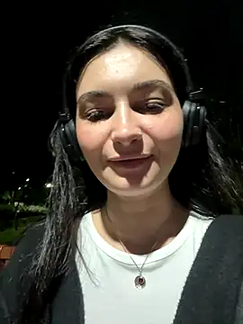 lunalovelee online show from 24, 9, 2025