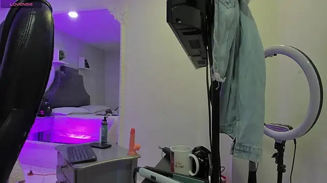 Snapshot of EmiliaRose_ chatting on 27, 2, 2026 EmiliaRose online show from 27, 2, 2026