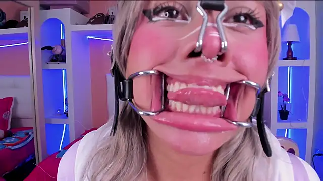 Snapshot of miss___megan chatting on 2, 2, 2026 miss megan online show from 2, 2, 2026