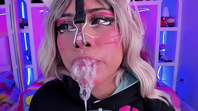 miss   megan online show from 28, 5, 2026