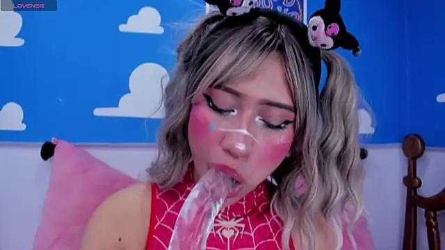 miss   megan online show from 15, 12, 2025