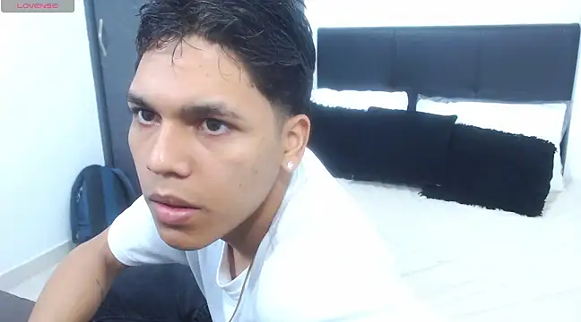 Snapshot of David_Gil19 chatting on 20, 2, 2025 David Gil19 online show from 20, 2, 2025