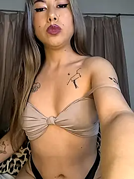 Tiff Doll online show from 28, 9, 2025