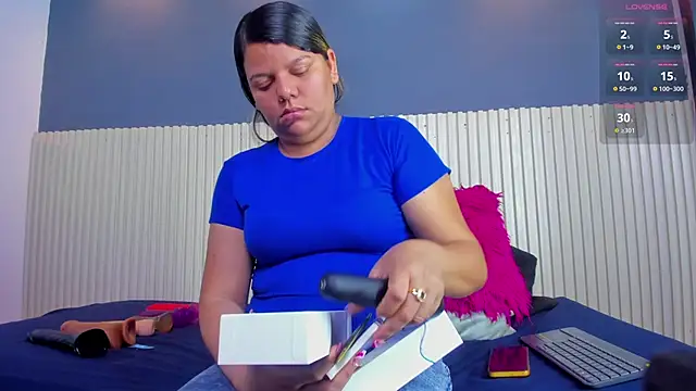 Aida-nicolle online show from 26, 11, 2025