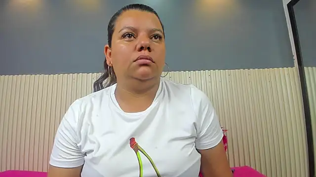 Aida-nicolle online show from 24, 9, 2025